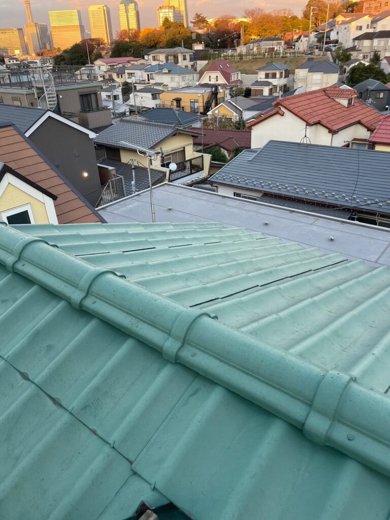 横浜市西区にて屋根葺き替え工事〈スーパーガルテクトで雨漏り修理〉 施工後